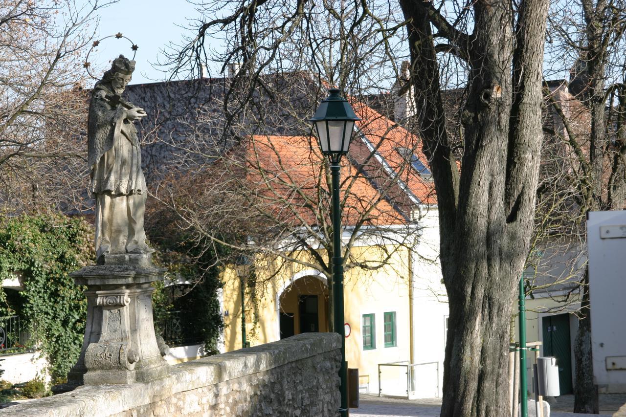 Schloss Gumpoldskirchen Exterior photo