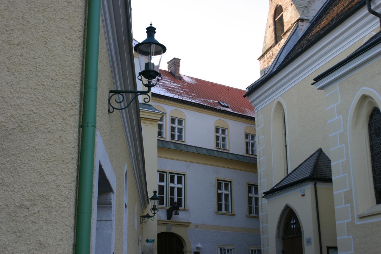 Schloss Gumpoldskirchen Hotel Exterior photo