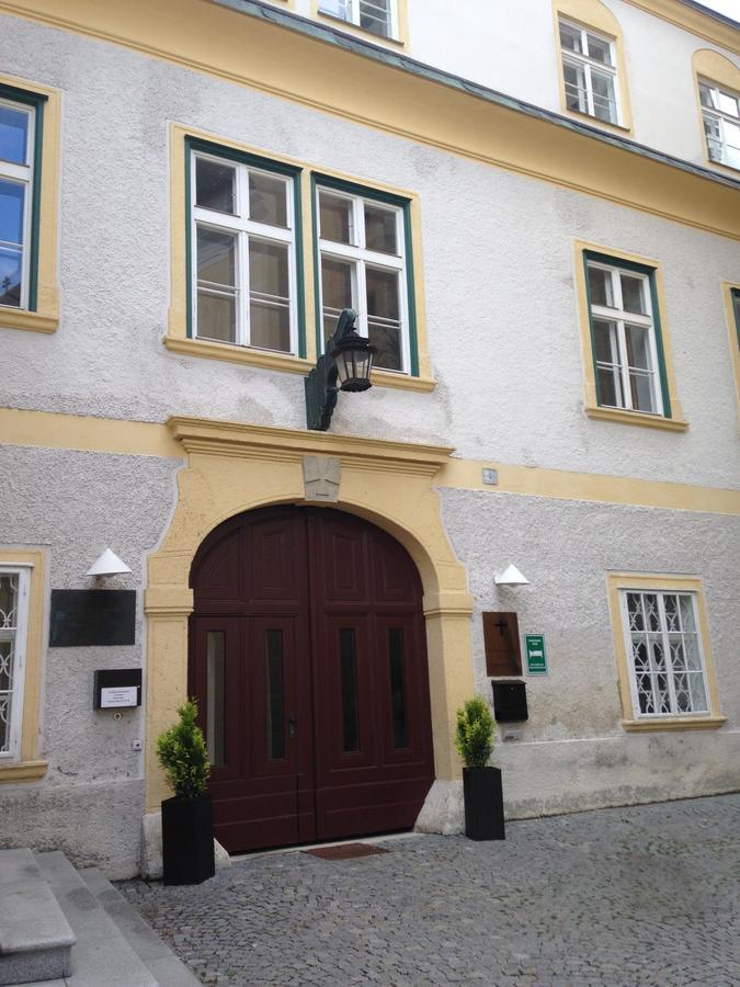 Schloss Gumpoldskirchen Hotel Exterior photo