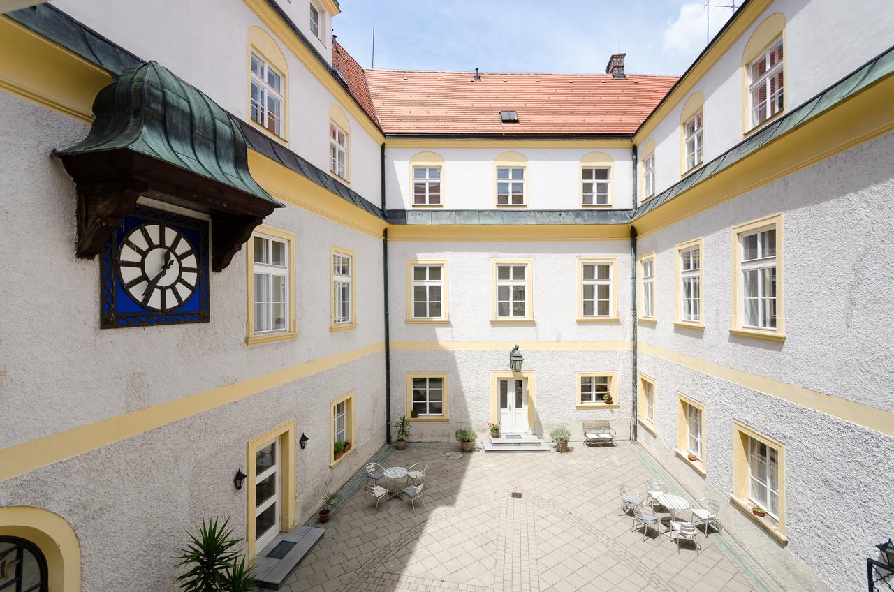 Schloss Gumpoldskirchen Exterior photo